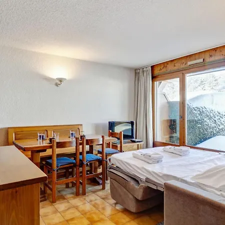 דירה With Garden On The Snow Front